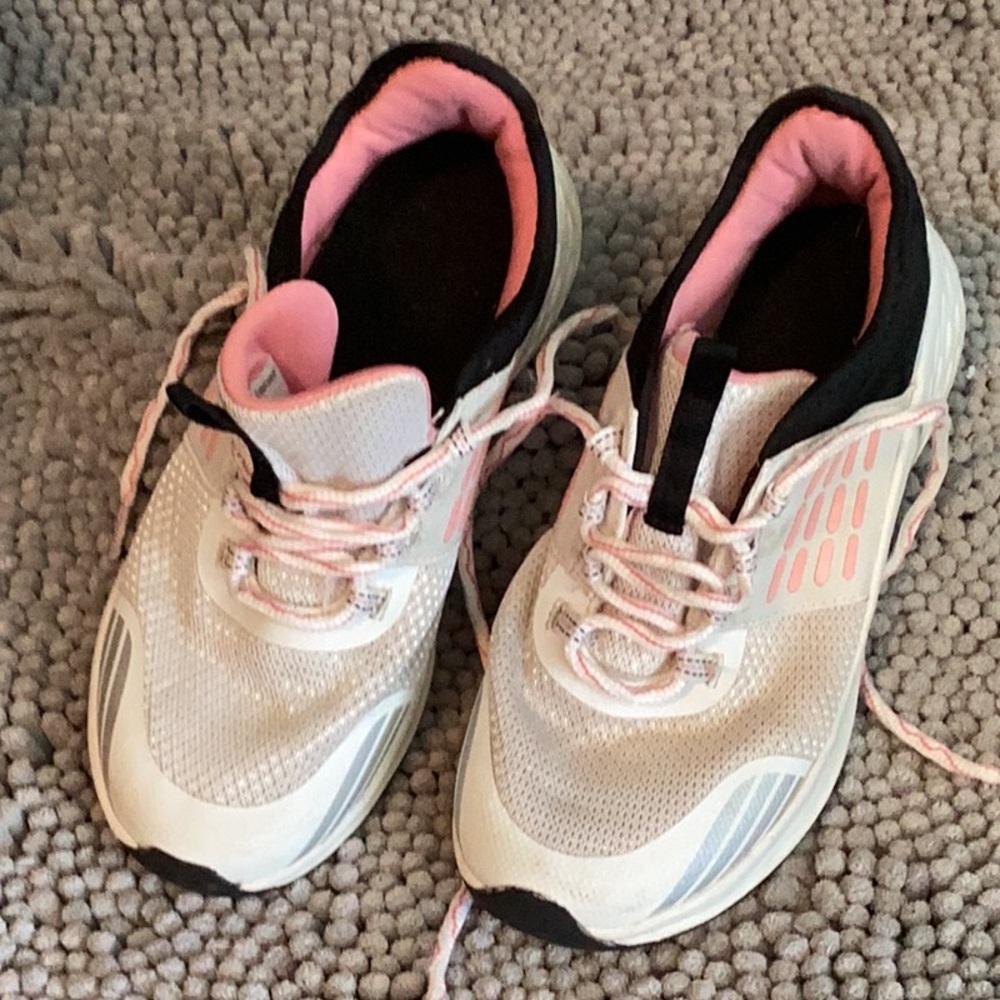 Generic non-marking sole youth size 4 tennis shoes. Pink and white